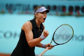  穆古鲁扎回归赛场，挺进下一轮首场状态亮眼，巴塞罗那观众沸腾！-乐动网址